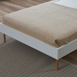 غرفة نوم مورفي باللون الأبيض