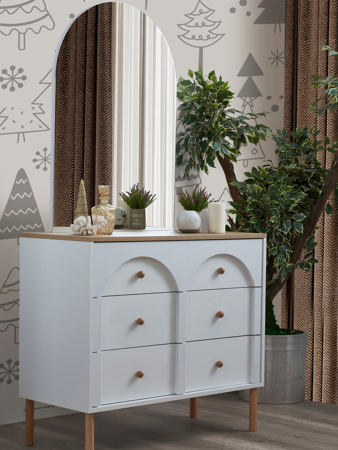 تسريحة مورفي مع مراية باللون الأبيض