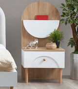 كمدينو مورفي باللون الأبيض