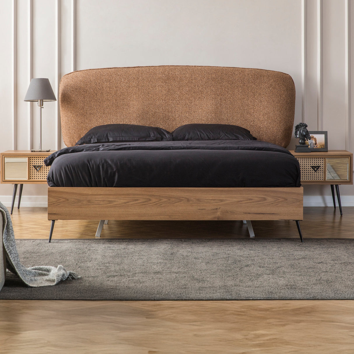 غرفة نوم إيليك باللون البيج