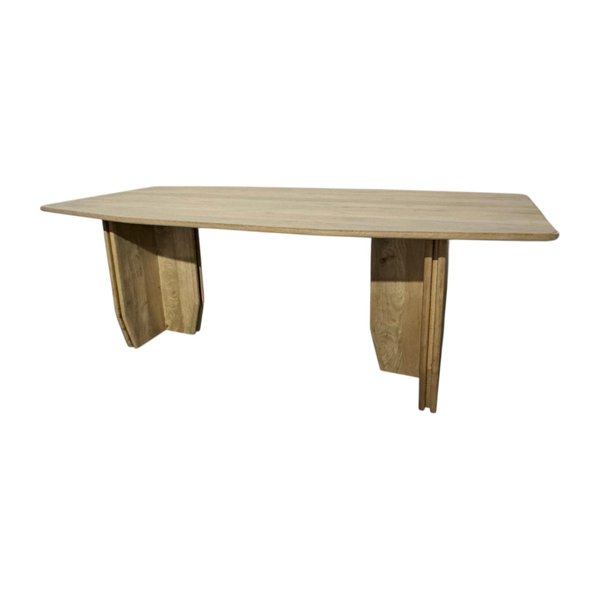 طاولة طعام تيرانو باللون الخشبي