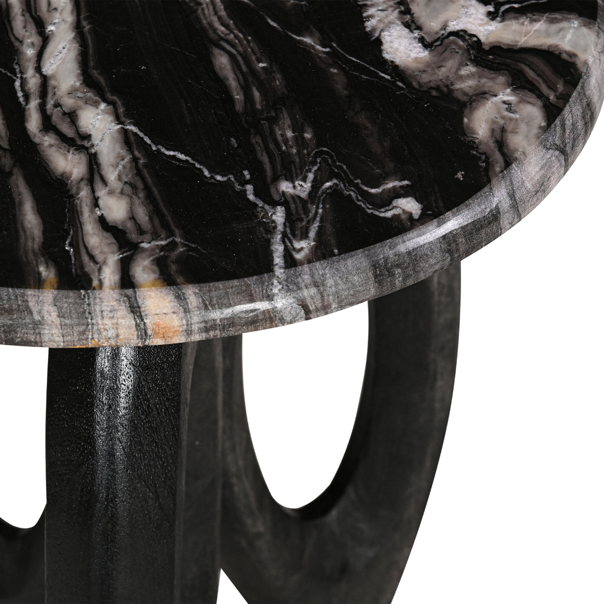 طاولة وسطية أورمانيا باللون الأسود