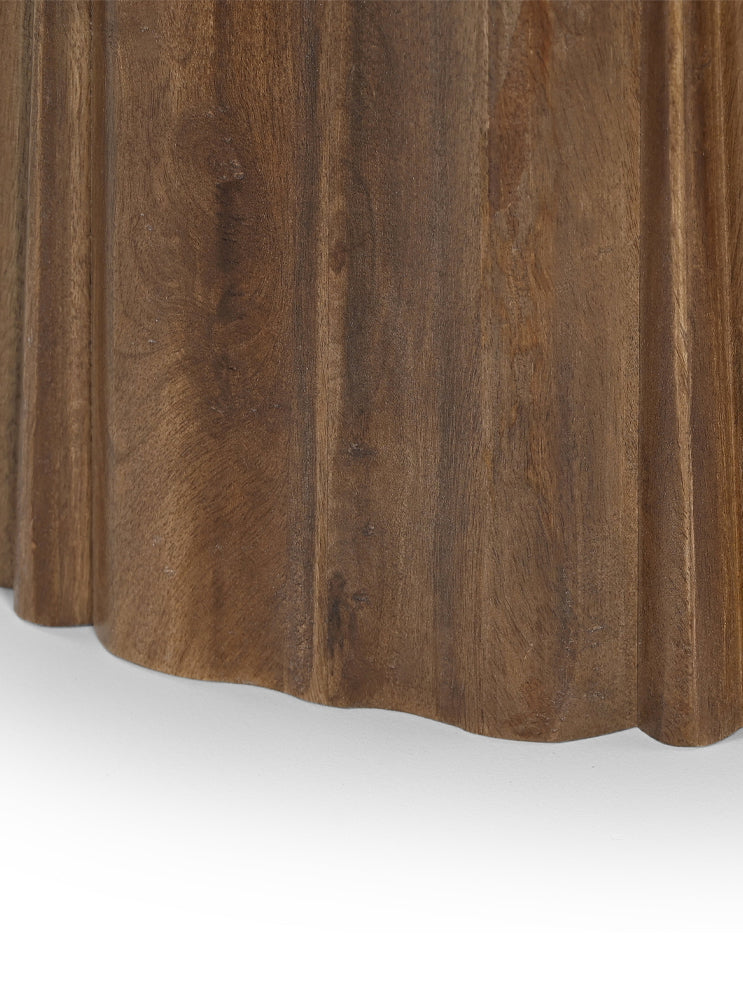 طاولة تيرانا باللون البني