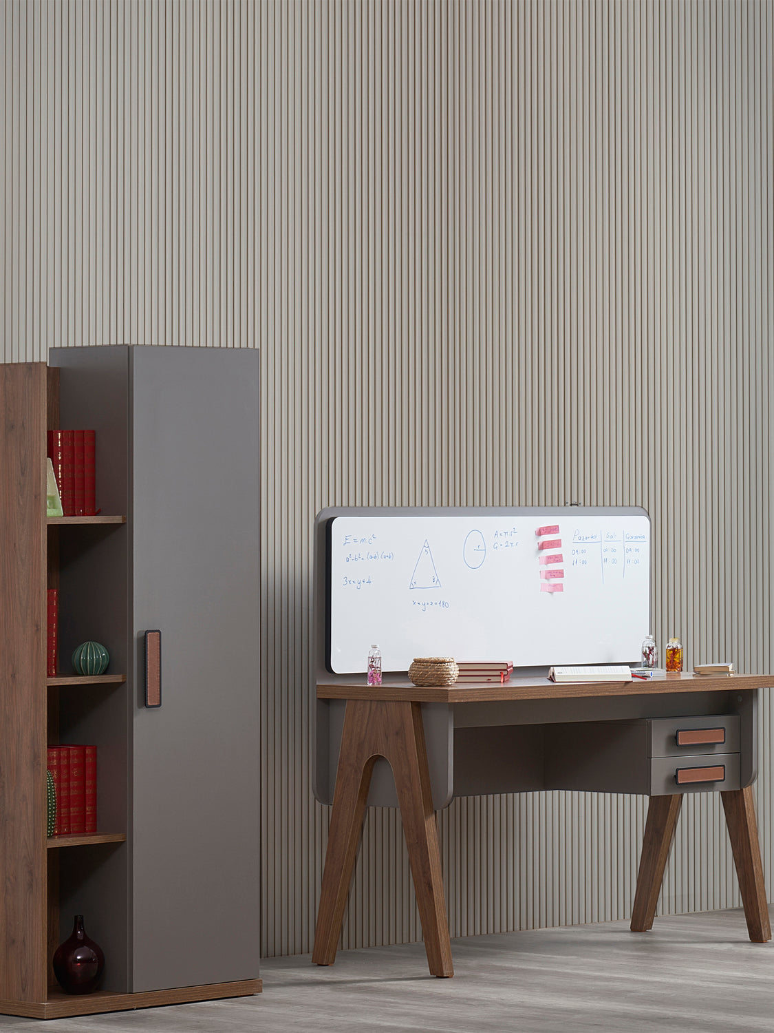 تسريحة ديلان مع مراية باللون البني