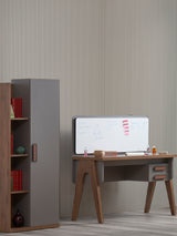 تسريحة ديلان مع مراية باللون البني