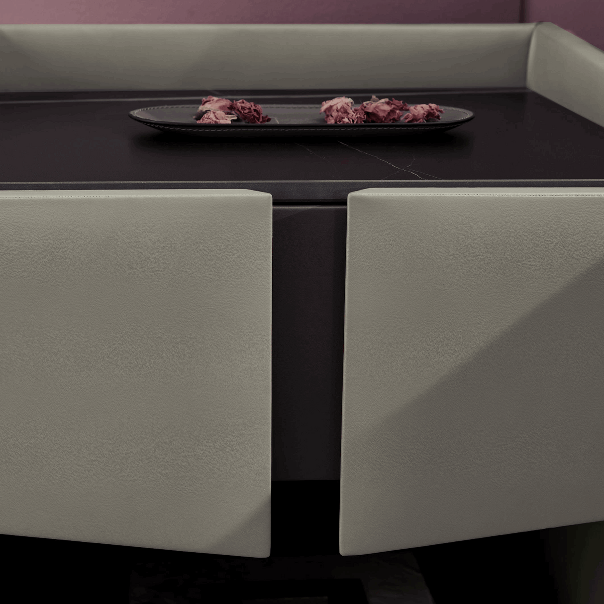 غرفة نوم نوبيل باللون البيج