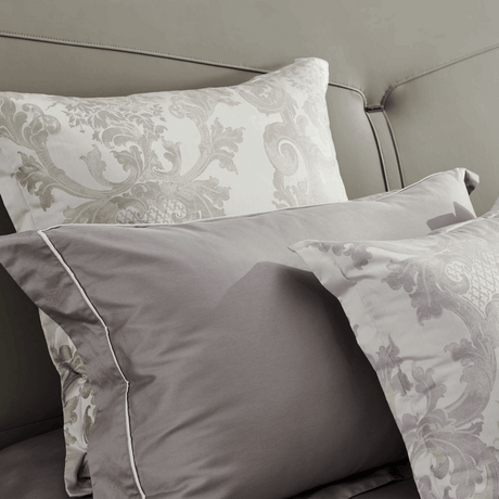 غرفة نوم نوبيل باللون البيج