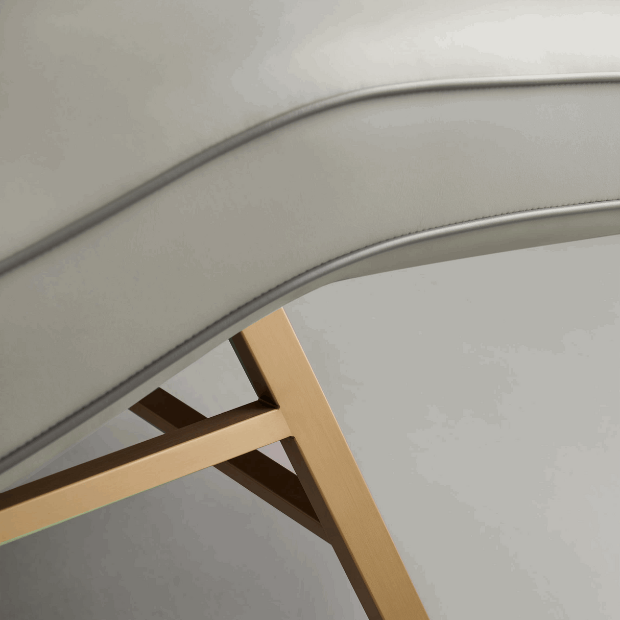 غرفة نوم نوبيل باللون البيج