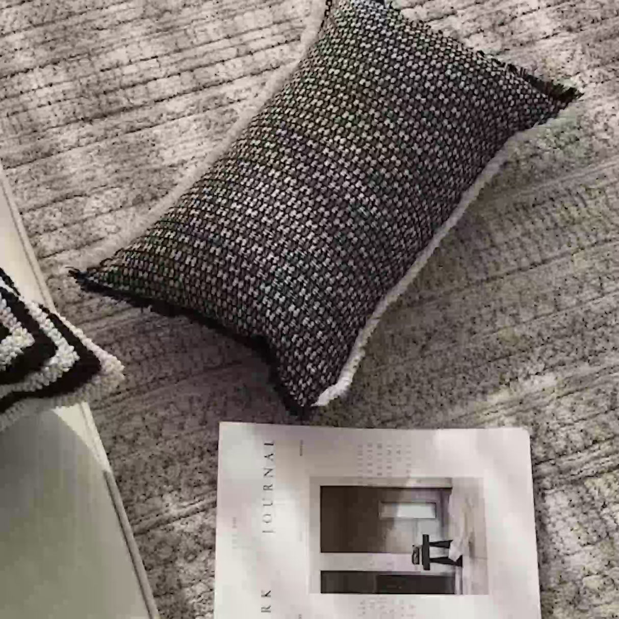 وسادة مزخرفة