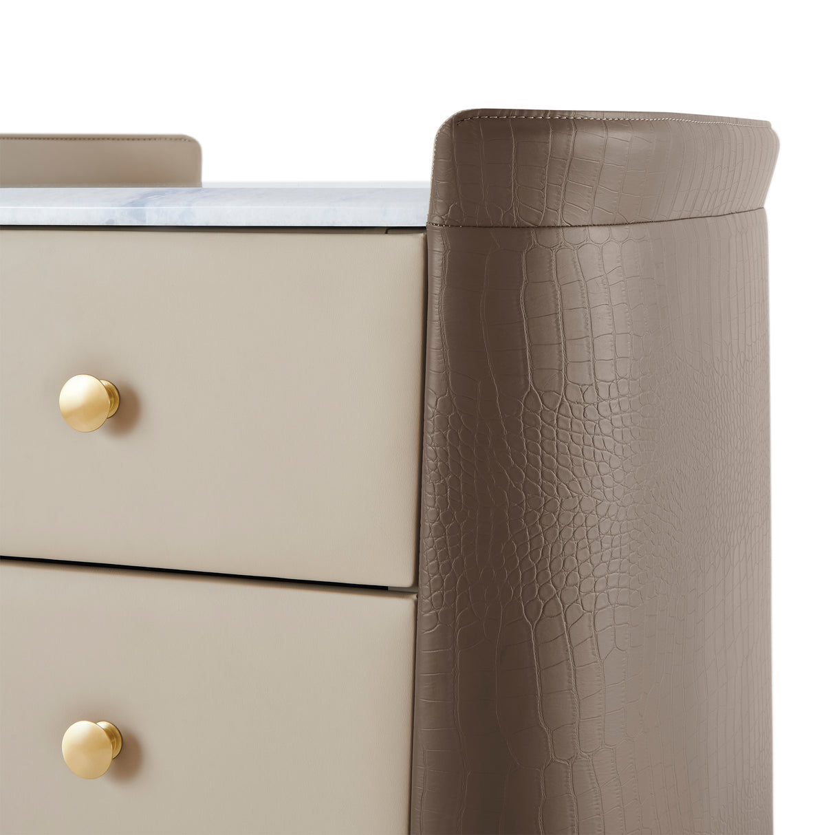 كومدينو نولا باللون البني